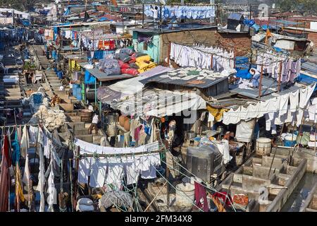 View of Dhobis washing clothes in the outdoor laundry Mahalaxmi Dhobi Ghat in Mumbai, India Stock Photo