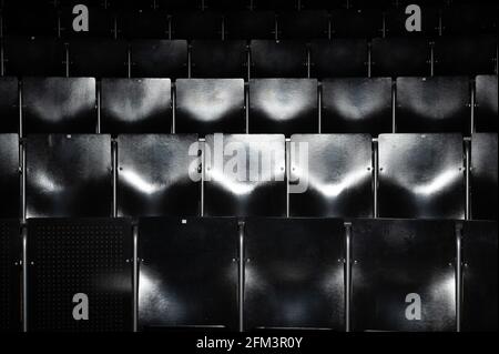 Fulda, Germany. 28th Apr, 2021. Rows of black chairs reflect light in a lecture hall at Fulda University of Applied Sciences. Sitting alone in the children's room in front of the computer instead of learning together in a seminar on campus - many young people in Hesse have imagined their studies quite differently. Also in the current summer semester the universities remain largely deserted due to corona. (to dpa: "Videochat statt Hörsaal - Pandemie setzt Studierenden zu") Credit: Sebastian Gollnow/dpa/Ģ����ý Live News Stock Photo