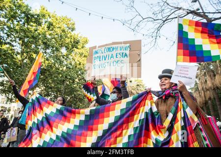 Protesters hold Andean indigenous flags and placards expressing their opinions during the demonstration.About 400 people, mostly from the Colombian community of Barcelona, have demonstrated one more day in support of the 'indefinite civic strike', the demonstrations that have filled the cities of Colombia for days against the policies of President Ivan Duque Marquez, which include Labor Reform, Health Reform, Pension Reform and a Demand justice for the almost a thousand cases of police abuse registered during the marches in recent days. (Photo by Thiago Prudencio/SOPA Images/Sipa USA) Stock Photo