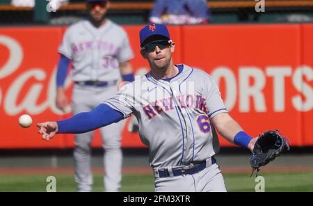 St. Louis, United States. 05th May, 2021. New York Mets second baseman Jeff McNeil makes the play on a ball hit by St. Louis Cardinals Dylan Carlson in the first inning at Busch Stadium in St. Louis on Wednesday, May 5, 2021. Photo by Bill Greenblatt/UPI Credit: UPI/Alamy Live News Stock Photo