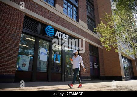 (210506) -- WASHINGTON, D.C., May 6, 2021 (Xinhua) -- A woman walks by an AT&T store in Washington, DC, the United States, May 5, 2021. Private companies in the United States added 742,000 jobs in April, indicating continued labor market recovery, payroll data company Automatic Data Processing (ADP) reported Wednesday. (Photo by Ting Shen/Xinhua) Credit: Ting Shen/Xinhua/Alamy Live News Stock Photo