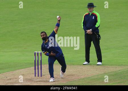 Ashar Zaidi in bowling action for Essex during Hampshire vs Essex Eagles, NatWest T20 Blast Cricket at the Ageas Bowl on 4th August 2017 Stock Photo