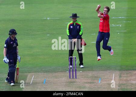 Matt Quinn in bowling action for Essex during Middlesex vs Essex Eagles, Royal London One-Day Cup Cricket at Lord's Cricket Ground on 31st July 2016 Stock Photo