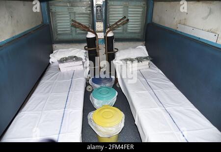 Guwahati, India. 5th May, 2021. A train car is seen converted into a COVID-19 care center at Guwahati railway station in Assam, India, May 5, 2021. India's COVID-19 tally surpassed 21 million on Thursday as 412,262 new cases were registered across the country in the past 24 hours, said federal health ministry. Credit: Str/Xinhua/Alamy Live News Stock Photo