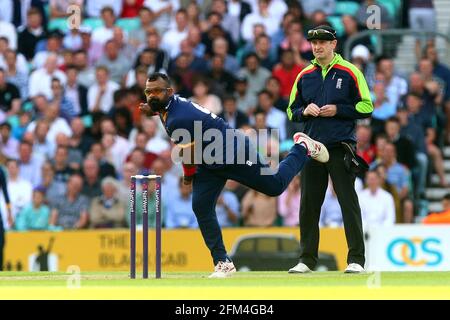 Ashar Zaidi in bowling action for Essex during Surrey vs Essex Eagles, NatWest T20 Blast Cricket at the Kia Oval on 19th July 2017 Stock Photo