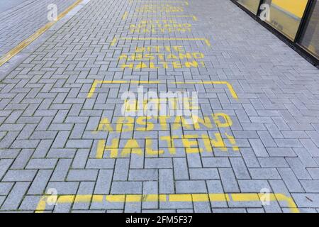 Social distancing signs on pavement, 'Bitte Abstand Halten', keep your distance, Dortmund, Germany