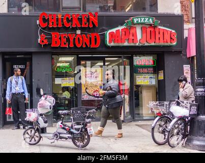 New York, USA. 02nd May, 2014. Papa John's Pizza shares space with a Chicken & Beyond in Downtown Brooklyn in New York on Friday, May 2, 2014. (Photo by Richard B. Levine) Credit: Sipa USA/Alamy Live News Stock Photo