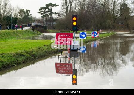 Cookham, Berkshire, UK. 2nd February, 2021. A Flood Alert is in place in Cookham as the River Thames has burst it's banks. The B4447 road across Cookham Moor has been closed as it is flooded. The Environment Agency were on hand today pumping out drains. Credit: Maureen McLean/Ģ����ý Stock Photo
