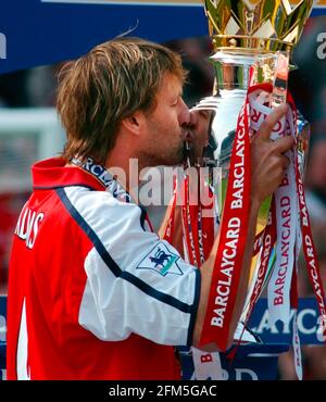 ARSENAL V EVERTON 11/5/2002 TONY ADAMS PICTURE DAVID ASHDOWN. FOOTBALL Stock Photo