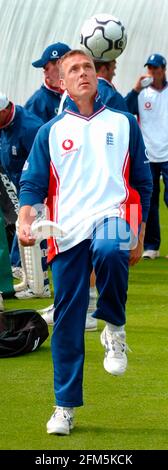 ENGLAND NETS AT EDGBASTON FOR THE 2ND TEST WITH SRI LANKER. 29/5/2002 ALEX STEWART PICTURE DAVID ASHDOWN. TEST CRICKET Stock Photo