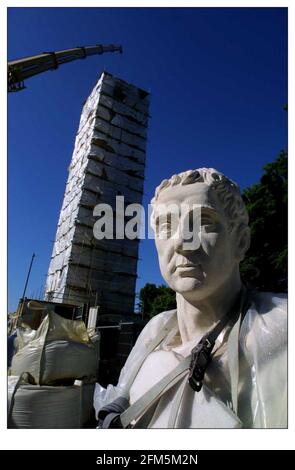 Astatue of Lord Cobham being installed in the world famous landscape gardens he created at Stowe. The original statue was knocked from its vantage point atop the tallest of Stowes monuments in 1957 when it was struck by lightning and shattered. pic David Sandison 30/5/2001 Stock Photo