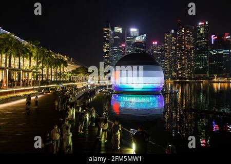 An Apple Store seen at Marina Bay Sands in Singapore. (Photo by Lionel Ng /  SOPA Images/Sipa USA Stock Photo - Alamy