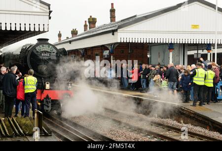 Despite the rain, steam locomotive Flying Scotsman is surrounded by crowds at Salisbury station after arriving with the Cathedrals Express. 21.05.2016. Stock Photo