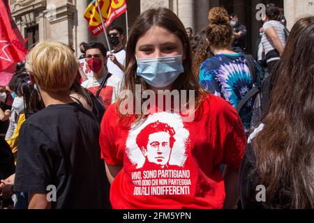 Rome, Italy. 06th May, 2021. Student wears a shirt with Antonio Gramsci during demonstration in Rome in front of Ministry of Education (Photo by Matteo Nardone/Pacific Press) Credit: Pacific Press Media Production Corp./Alamy Live News Stock Photo