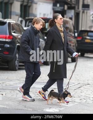 New York - NY - 03/15/2020 - Jenna Lyons and son Beckett Mazeau walking ...