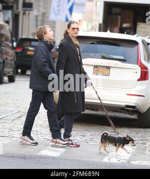 New York - NY - 03/15/2020 - Jenna Lyons and son Beckett Mazeau walking