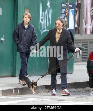 New York - NY - 03/15/2020 - Jenna Lyons and son Beckett Mazeau walking ...