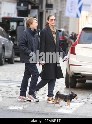 New York - NY - 03/15/2020 - Jenna Lyons and son Beckett Mazeau walking ...