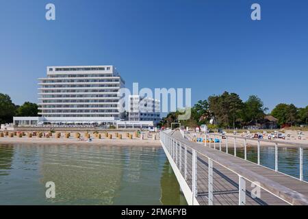 Pier and Hotel Bellevue at Timmendorfer Strand / Timmendorf Beach, seaside resort along the Baltic Sea, Ostholstein, Schleswig-Holstein, Germany Stock Photo