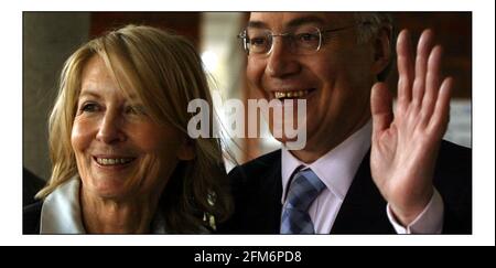 Michael Howard and his wife Sandra visit St. Georges Hospital in Tooting, London Pic David Sandison 7/4/2005 Stock Photo