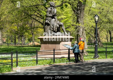 Robert Burns Sculpture is located at the South end of Literary Walk in Central Park, New York City, USA Stock Photo