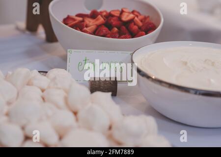 Hand written sign for Etom Mess with strawberries, meringues and cream on a table Stock Photo