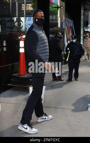 New York, NY, USA. 06th May, 2021. Michael Strahan seen exiting ABC studios in New York City on May 06, 2021. Credit: Rw/Media Punch/Alamy Live News Stock Photo