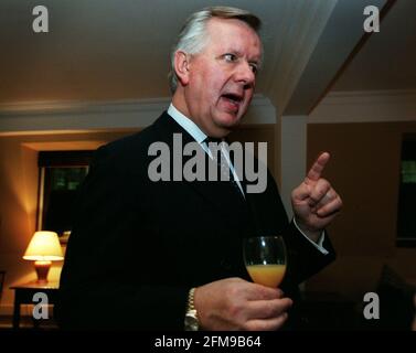 STEVEN NORRIS AT A CAMPAIGN MEETING BEFORE FINDING OUT IF HE IS TO BE REINSTATED AS THE TORY CANDIDATE FOR MAYOR OF LONDON Stock Photo