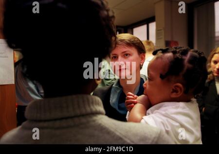 YVETTE COOPER, MP PUBLIC HEALTH MINISTER NOVEMBER 1999 VISITING THE QUIT  HELPLINE OFFICES TO SUPPORT MOTHERS WHO ARE TRYING TO GIVE UP SMOKING.  TALKING TO MARILYN WYNTER WHO WAS HELPED BY THE