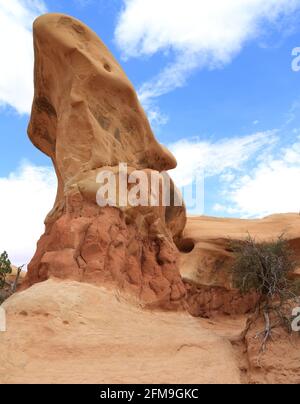 Large rock hoodoos in Devil's Garden along Hole-in-the-rock Road in ...