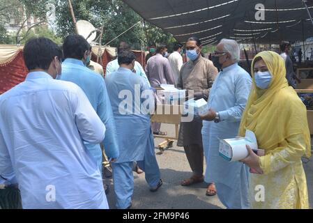 Lahore, Pakistan. 07th May, 2021. Pakistani Shiite Muslims And ...