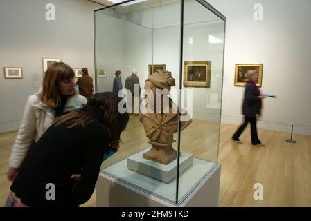 Hogarth exhibition at Tate Britain 7 feb to 29 april.. Bust of Hogarth by Louis-Francois Roubillac....1741   pic David Sandison Stock Photo