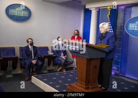 Washington DC, USA. 07th May, 2021. Secretary of the Treasury Janet Yellen speaks to reporters at White House in Washington, DC on Friday, May 7, 2021. Secretary of the Treasury Janet Yelleni spoke on the April Jobs report released today. Photo by Tasos Katopodis/UPI Credit: UPI/Alamy Live News Stock Photo