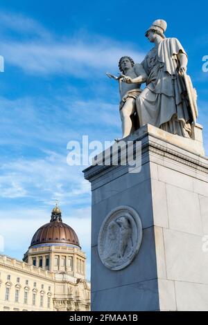 Berlin, historical center, Berlin City Palace, dome, in the foreground figures of the palace bridge Stock Photo