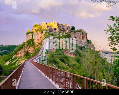Dramatic view of Civita di Bagnoregio at sunset, ghost mediaeval town built above a plateau of friable vulcanic tuff, Lazio, central Italy Stock Photo