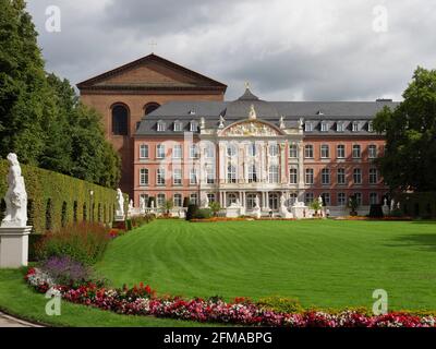 Electoral Palace and Constantine Basilica, Trier, UNESCO World Heritage, Rhineland-Palatinate, Germany Stock Photo