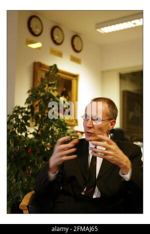 robert thomson ....editor of th times in his office in londonpic David Sandison 10/3/2004 Stock Photo