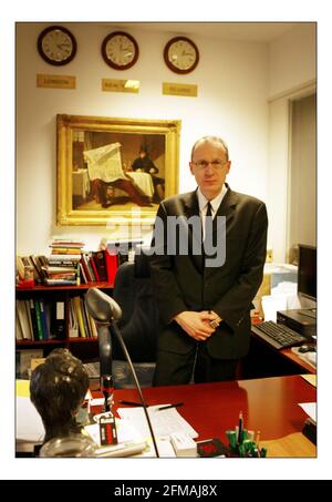 robert thomson ....editor of th times in his office in londonpic David Sandison 10/3/2004 Stock Photo