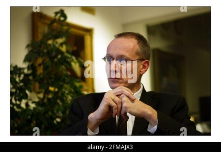 robert thomson ....editor of th times in his office in londonpic David Sandison 10/3/2004 Stock Photo