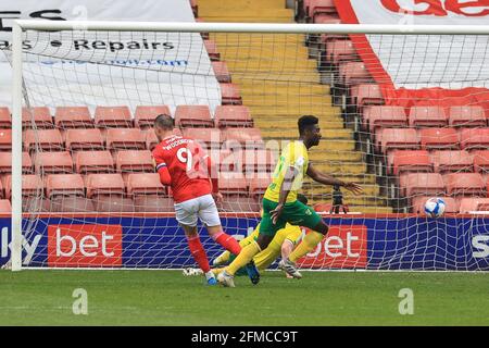 Barnsley, UK. 08th May, 2021. Cauley Woodrow #9 of Barnsley celebrates his goal to make it 1-0 in Barnsley, United Kingdom on 5/8/2021. (Photo by Mark Cosgrove/News Images/Sipa USA) Credit: Sipa USA/Alamy Live News Stock Photo