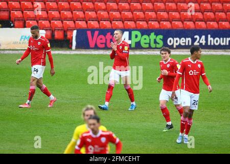 Oakwell, Barnsley, England - 8th May 2021 Cauley Woodrow (centre) of Barnsley after he scored to make it 1 - 0 during the game Barnsley v Norwich City, Sky Bet EFL Championship 2020/21, at Oakwell, Barnsley, England - 8th May 2021 Credit:  Arthur Haigh/WhiteRosePhotos/Alamy Live News                                        Oakwell, Barnsley, England - 8th May 2021  during the game Barnsley v Norwich City, Sky Bet EFL Championship 2020/21, at Oakwell, Barnsley, England - 8th May 2021 Credit:  Arthur Haigh/WhiteRosePhotos/Alamy Live News Stock Photo