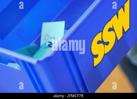 Schleswig, Germany. 08th May, 2021. A ballot box with ballot papers of the SSW stands at the extraordinary state party conference for the top candidacy for the Bundestag election at the A. P. Moeller School. Credit: Axel Heimken/dpa/Alamy Live News Stock Photo