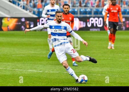 LONDON, UK. MAY 8TH Geoff Cameron of QPR in action during the Sky Bet Championship match between Queens Park Rangers and Luton Town at Loftus Road Stadium, London on Saturday 8th May 2021. (Credit: Ivan Yordanov | MI News) Credit: MI News & Sport /Alamy Live News Stock Photo