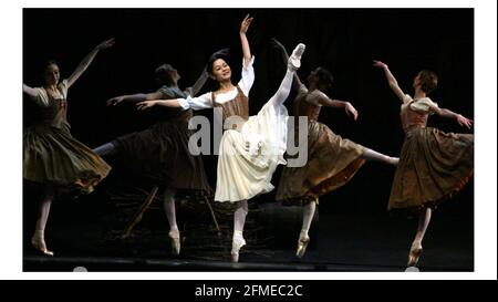 Giselle.... Ballet in two acts  by the Royal Ballet. Giselle= Miyako Yoshida, Count Albrecht = Federico Bonelli, at The Royal Opera House, Covent Gardenpic David Sandison 9/1/2004 Stock Photo