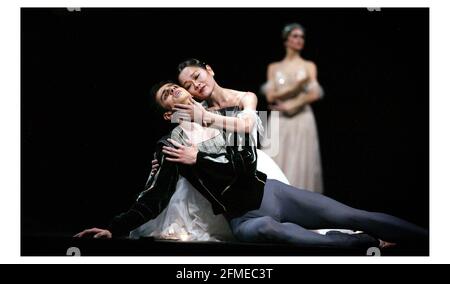 Giselle.... Ballet in two acts  by the Royal Ballet. Giselle= Miyako Yoshida, Count Albrecht = Federico Bonelli, at The Royal Opera House, Covent Gardenpic David Sandison 9/1/2004 Stock Photo