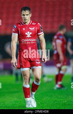 Llanelli, UK. 8 May, 2021. Scarlets scrum half Kieran Hardy during the Scarlets v Ospreys PRO14 Rainbow Cup Rugby Match. Credit: Gruffydd Thomas/Alamy Live News Stock Photo