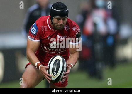 Llanelli, UK. 08th May, 2021. Leigh Halfpenny of the Scarlets in action. Guinness Pro14 Rainbow Cup match, Scarlets v Ospreys at the Parc y Scarlets Stadium in Llanelli, South Wales on Saturday 8th May 2021. pic by Andrew Orchard/Andrew Orchard sports photography/Alamy Live news Credit: Andrew Orchard sports photography/Alamy Live News Stock Photo