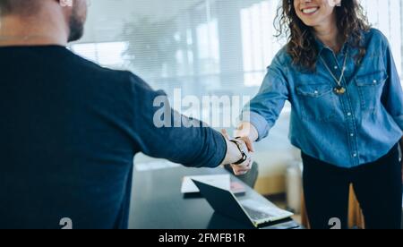 Cropped shot of a two businesspeople handshake after successful meeting. businesswoman shaking hands with job candidate. Stock Photo
