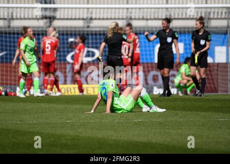 Wolfratshausen, Germany. 09th May, 2021. Football, Women: Bundesliga, VfL Wolfsburg - FC Bayern Munich, matchday 20 at AOK Stadion. Wolfsburg's Felicitas Rauch sits on the field after the final whistle. Credit: Swen Pförtner/dpa - IMPORTANT NOTE: In accordance with the regulations of the DFL Deutsche Fußball Liga and/or the DFB Deutscher Fußball-Bund, it is prohibited to use or have used photographs taken in the stadium and/or of the match in the form of sequence pictures and/or video-like photo series./dpa/Alamy Live News Stock Photo