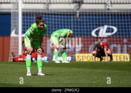 Wolfratshausen, Germany. 09th May, 2021. Football, Women: Bundesliga, VfL Wolfsburg - FC Bayern Munich, matchday 20 at AOK Stadion. Wolfsburg's Felicitas Rauch stands on the field after the final whistle. Credit: Swen Pförtner/dpa - IMPORTANT NOTE: In accordance with the regulations of the DFL Deutsche Fußball Liga and/or the DFB Deutscher Fußball-Bund, it is prohibited to use or have used photographs taken in the stadium and/or of the match in the form of sequence pictures and/or video-like photo series./dpa/Alamy Live News Stock Photo
